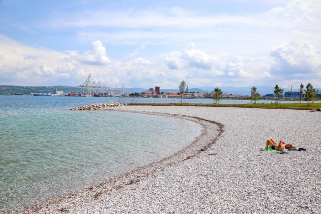 Aegida Beachfront Apartment Koper Exterior photo